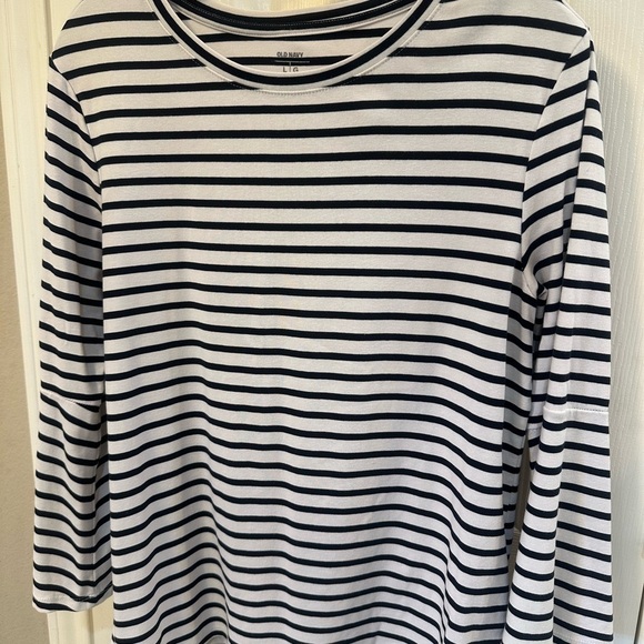 Old Navy Black and White Striped Top - Picture 3 of 9